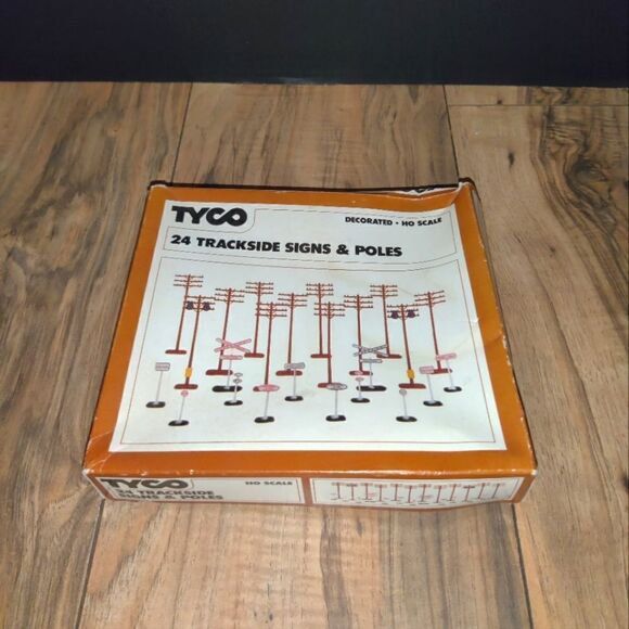 TYCO HO Scale 24 Trackside Signs & Poles #904 - Picture 1 of 8